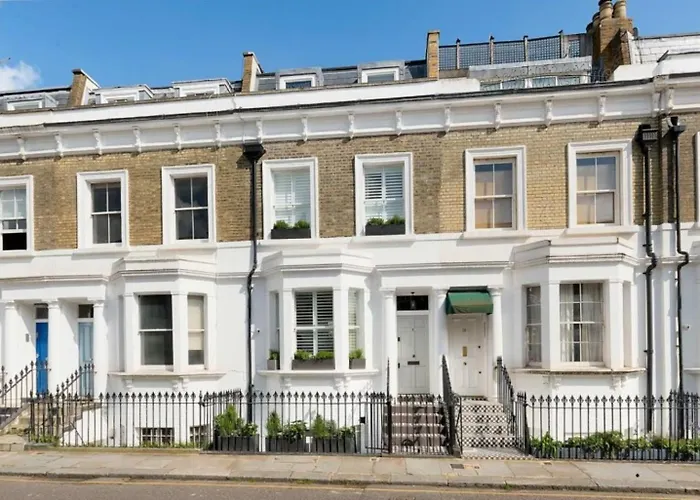Luxury Shawfield Apartment In London